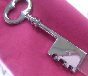 แฟลชไดร์ฟกุญแจเงิน สั่งทำ Metal Flash Drive กุญแจรูปหัวใจ สไตล์วินเทจ แฟลชไดร์ฟกุญแจเงิน สั่งทำ Metal Flash Drive กุญแจรูปหัวใจ สไตล์วินเทจ